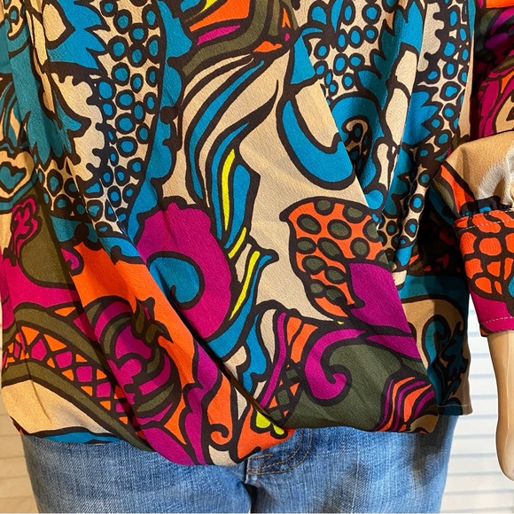 Trina Turk Laurynn Surplice Colorful Retro Floral Print Blouse Top Sz Small EUC - Picture 5 of 10